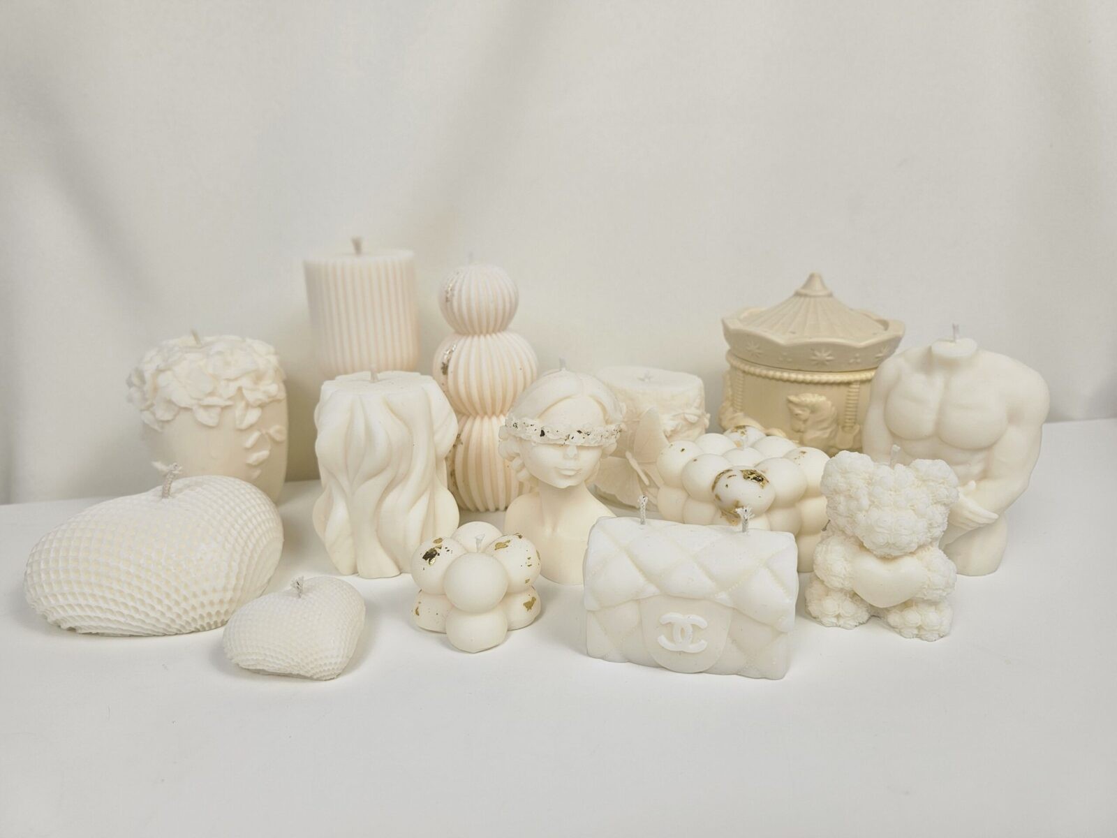 Świece sojowe w podróży: Jak stworzyć przytulną atmosferę w camperze, namiocie i hotelu?